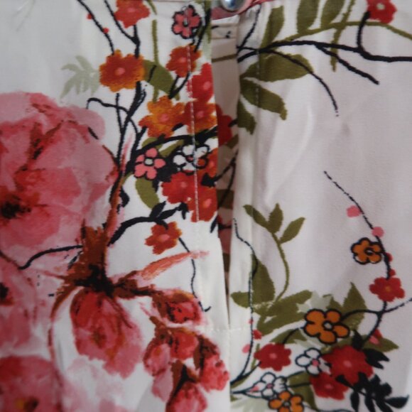 FLORAL BLOUSE COLOR WHITE SIZE 14/16W - Picture 4 of 10